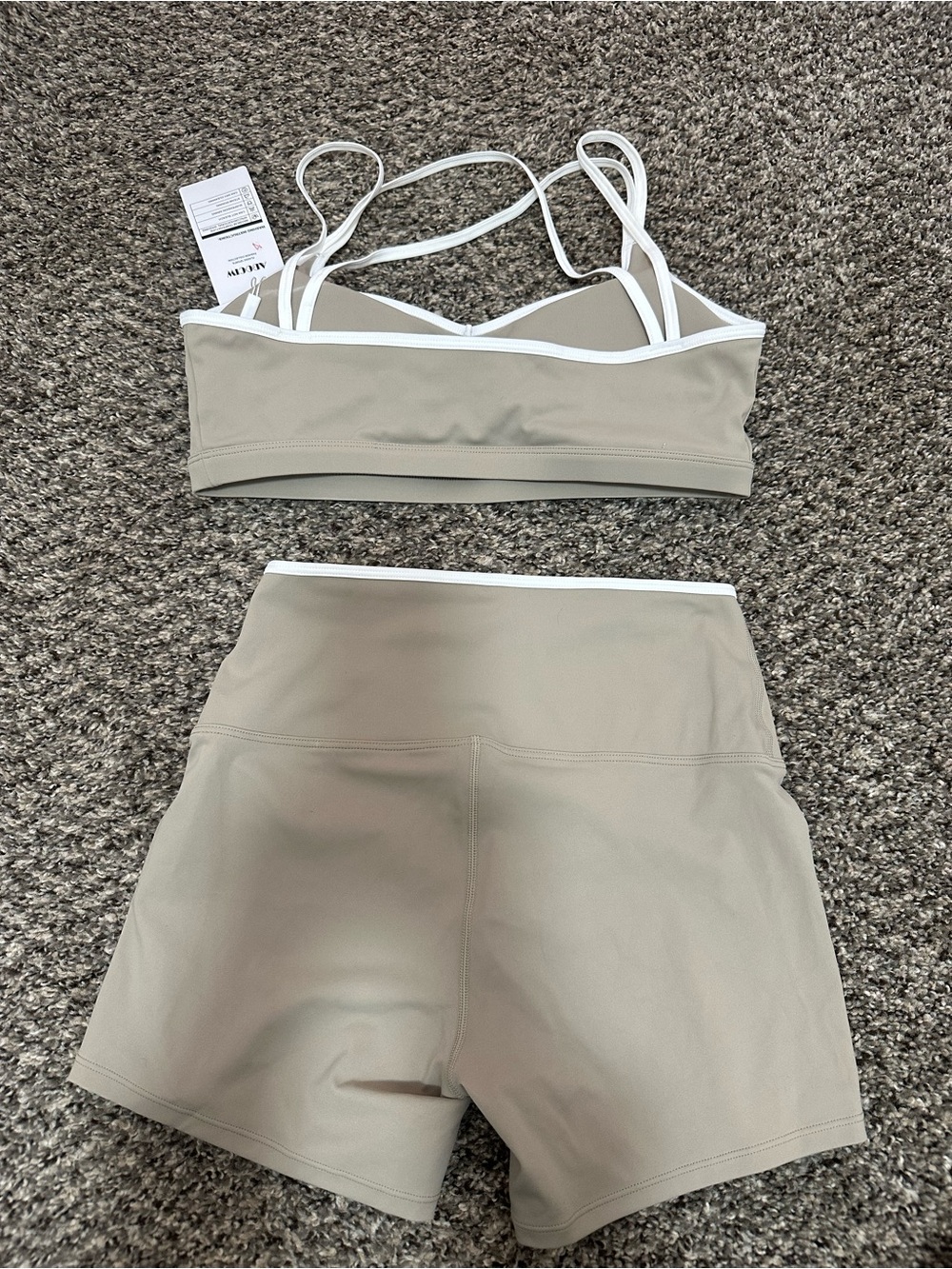 Amazon workout set - Picture 2 of 3